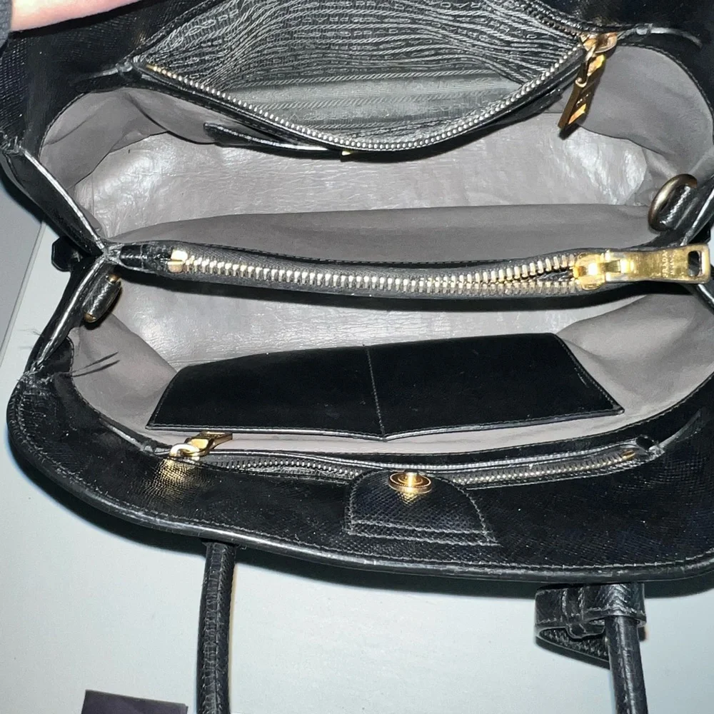 Authentic Prada Large Promenade - Picture 4 of 16